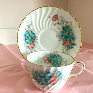 Vtg Aynsley Bone China Teacup and Saucer in White Swirl Pattern “Primula”